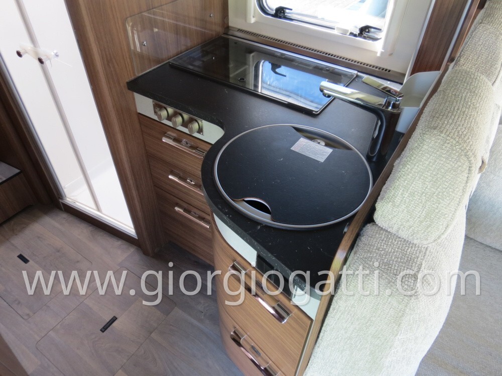 CAMPER MOTORHOME HYMER BMC-I 680 CON BASCULANTE E 
