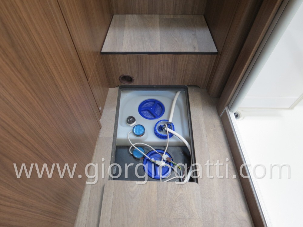 CAMPER MOTORHOME HYMER BMC-I 680 CON BASCULANTE E 