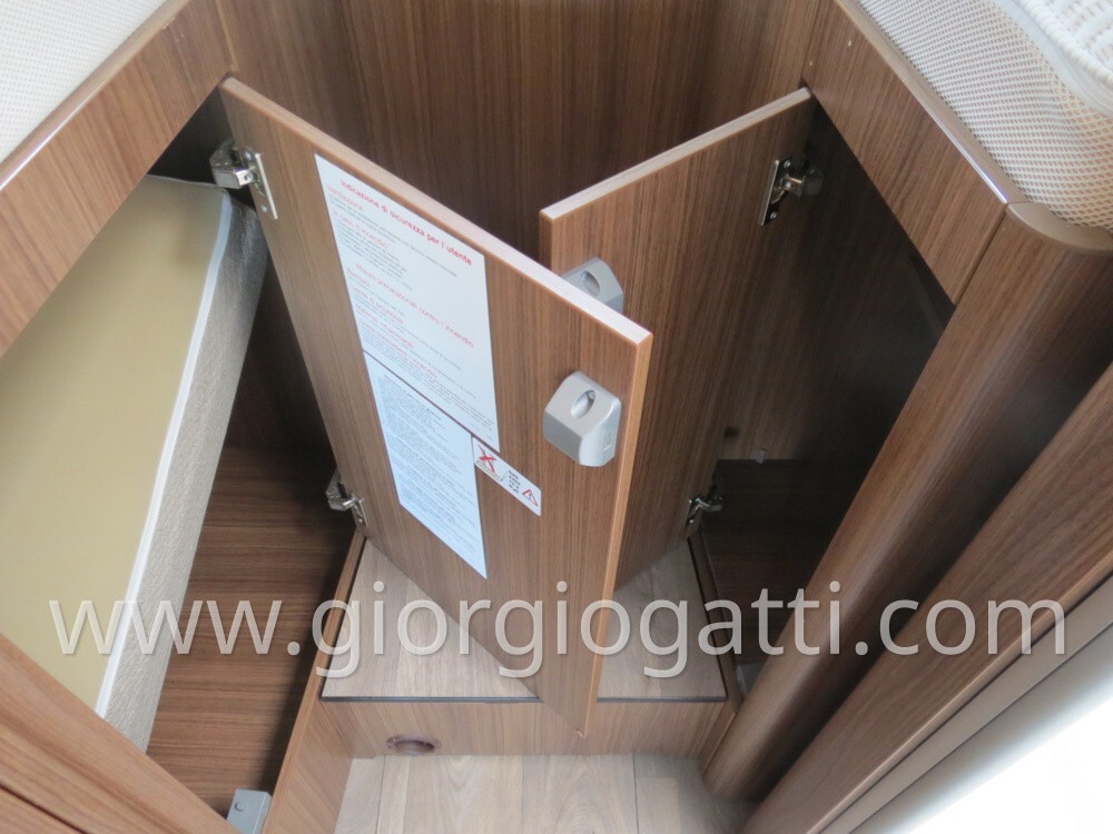 CAMPER MOTORHOME HYMER BMC-I 680 CON BASCULANTE E 