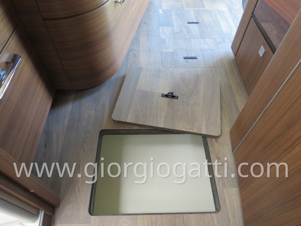 CAMPER MOTORHOME HYMER BMC-I 680 CON BASCULANTE E 