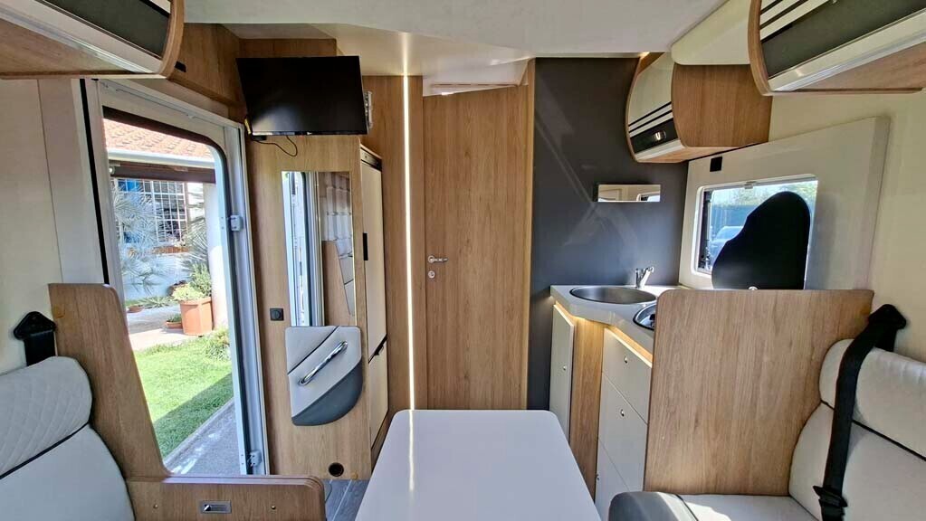 Ci International Horon 87 XT - Pari al nuovo!