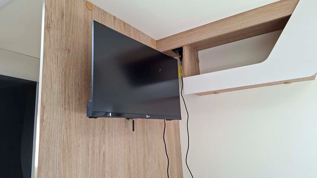 Ci International Horon 87 XT - Pari al nuovo!