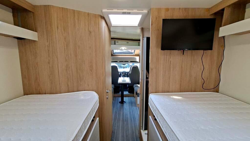 Ci International Horon 87 XT - Pari al nuovo!