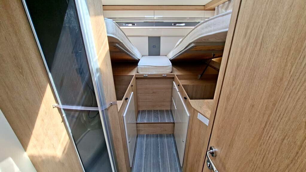 Ci International Horon 87 XT - Pari al nuovo!