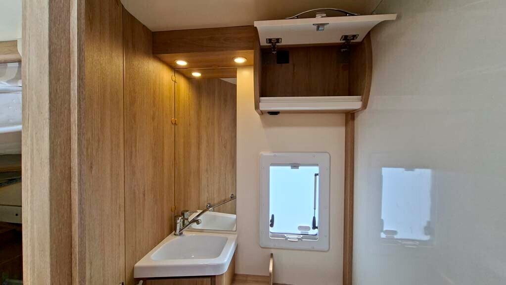 Ci International Horon 87 XT - Pari al nuovo!