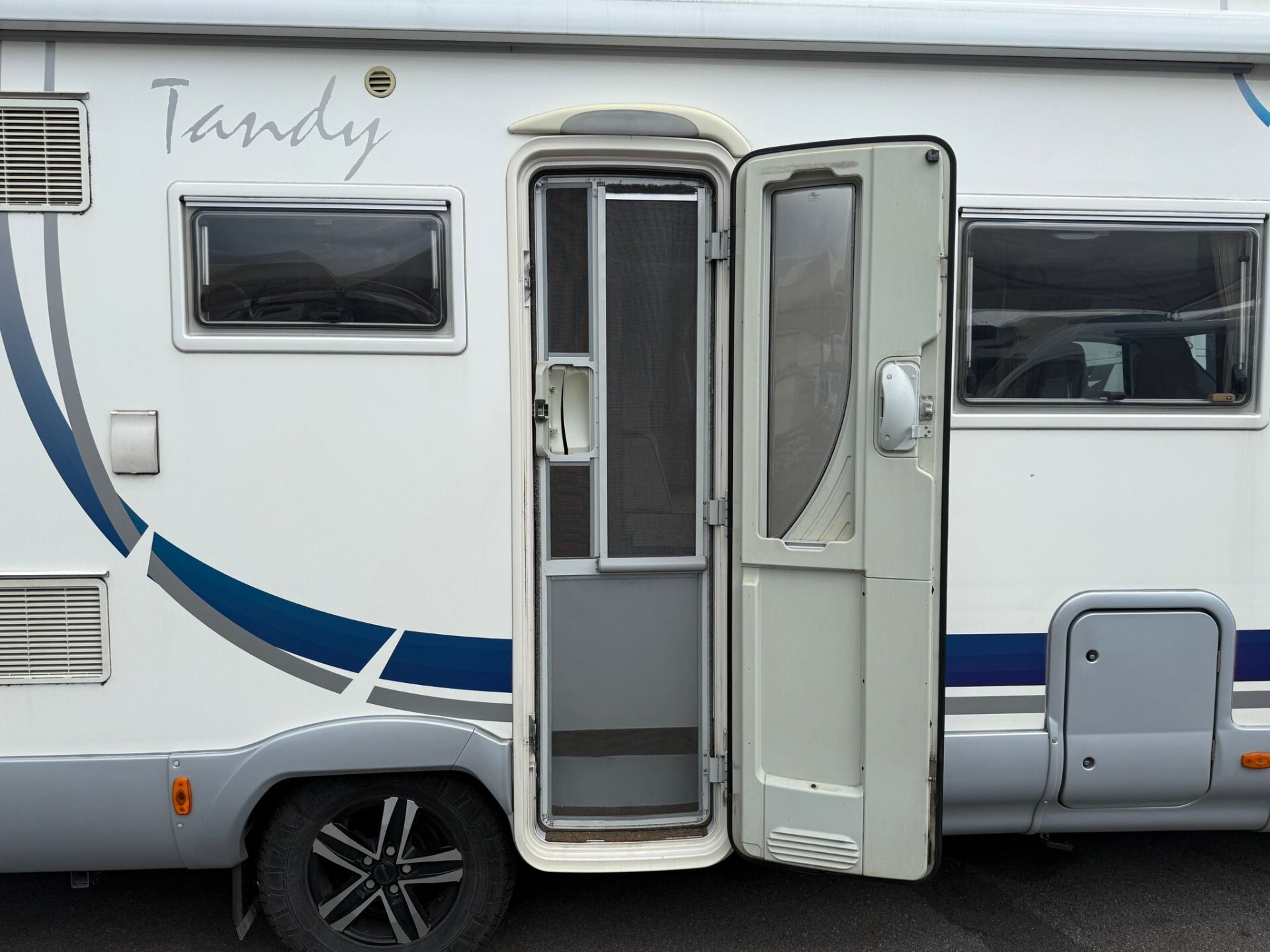Mclouis TANDY 640