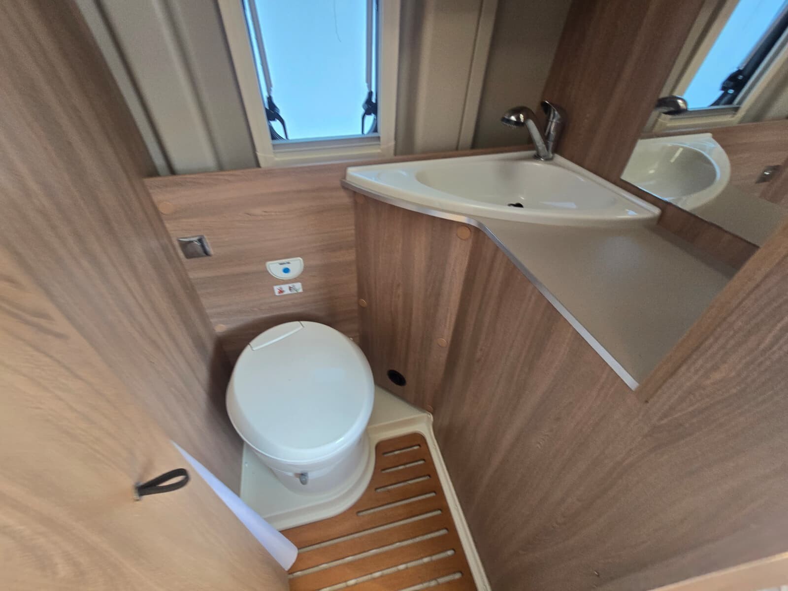 Laika KOSMO 6.0 CAMPER VAN FURGONATO