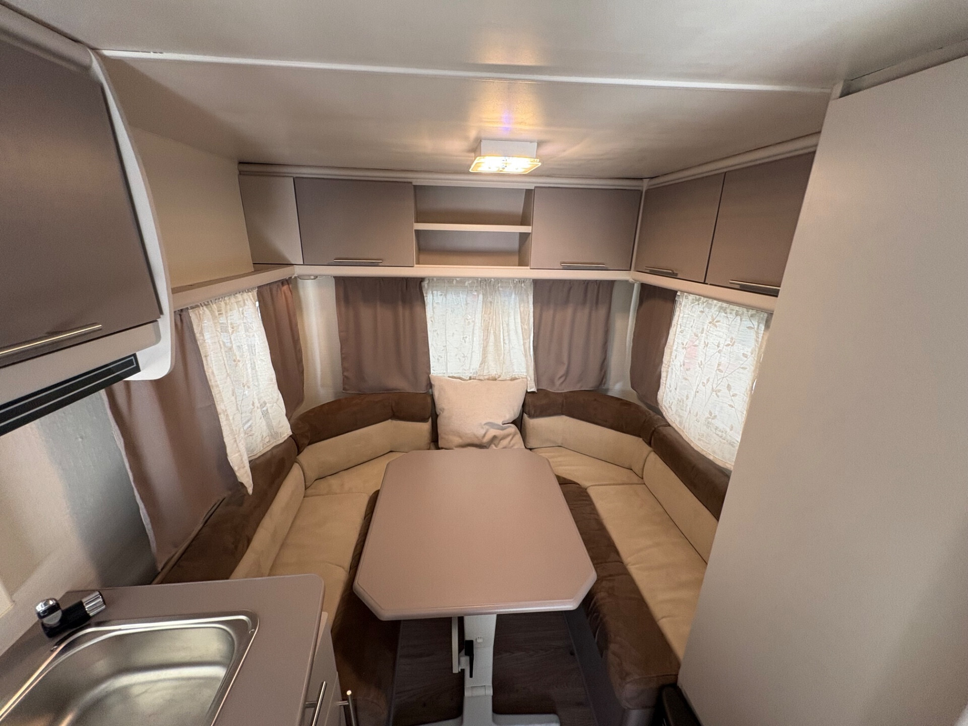 Caravelair Caravan Brasilia 426-posti 4-mover