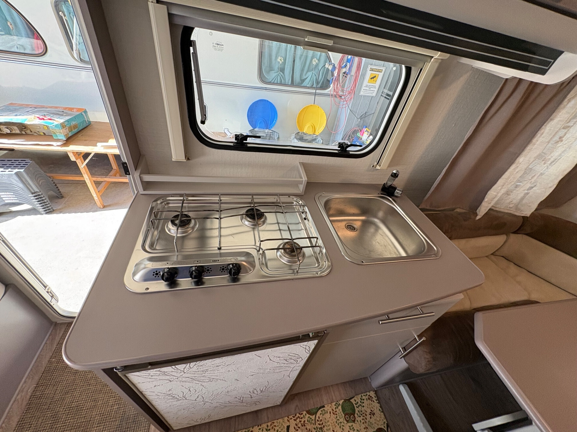 Caravelair Caravan Brasilia 426-posti 4-mover