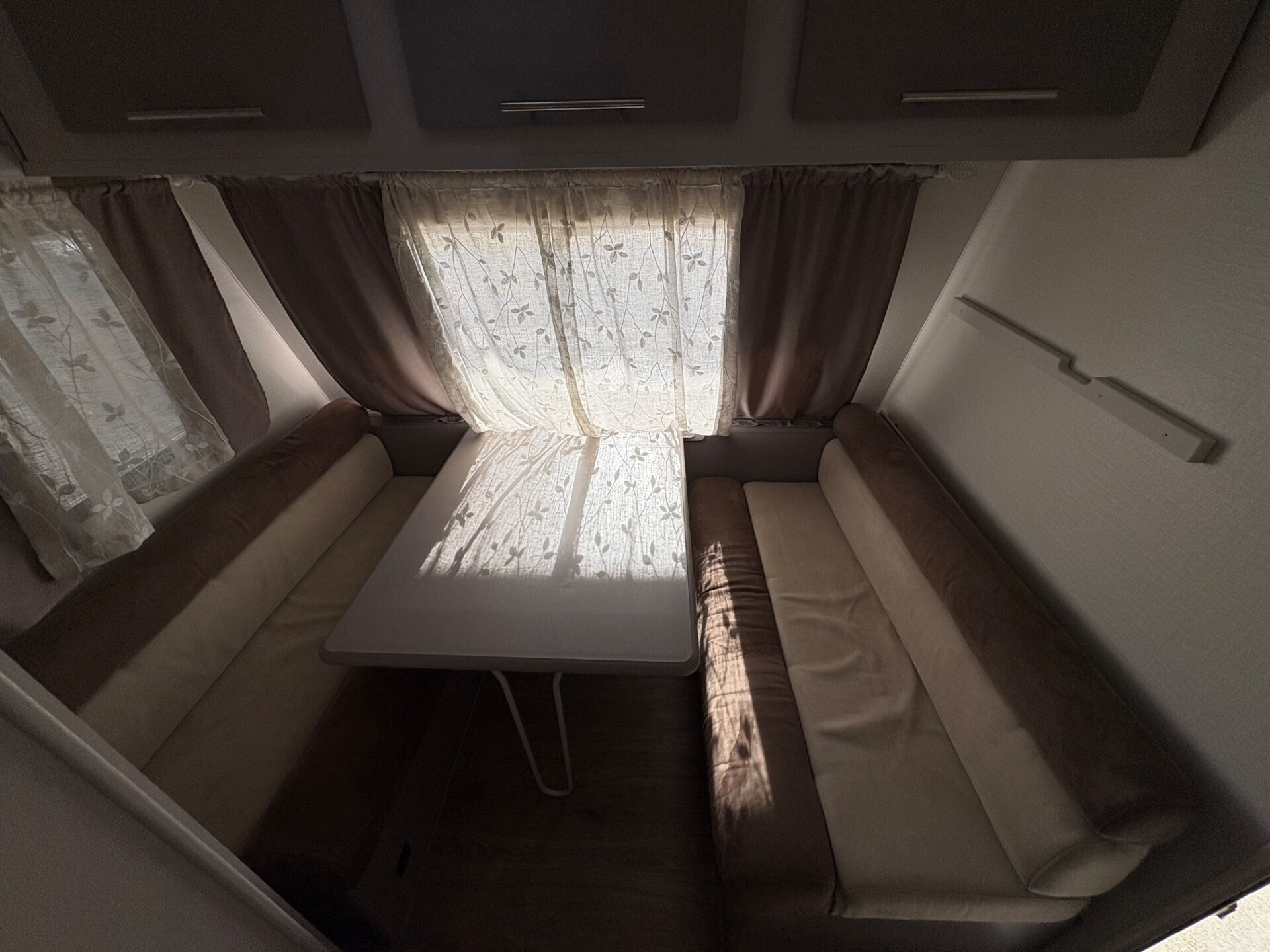 Caravelair Caravan Brasilia 426-posti 4-mover