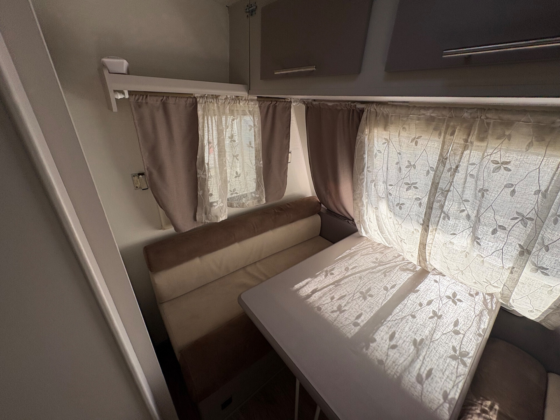 Caravelair Caravan Brasilia 426-posti 4-mover