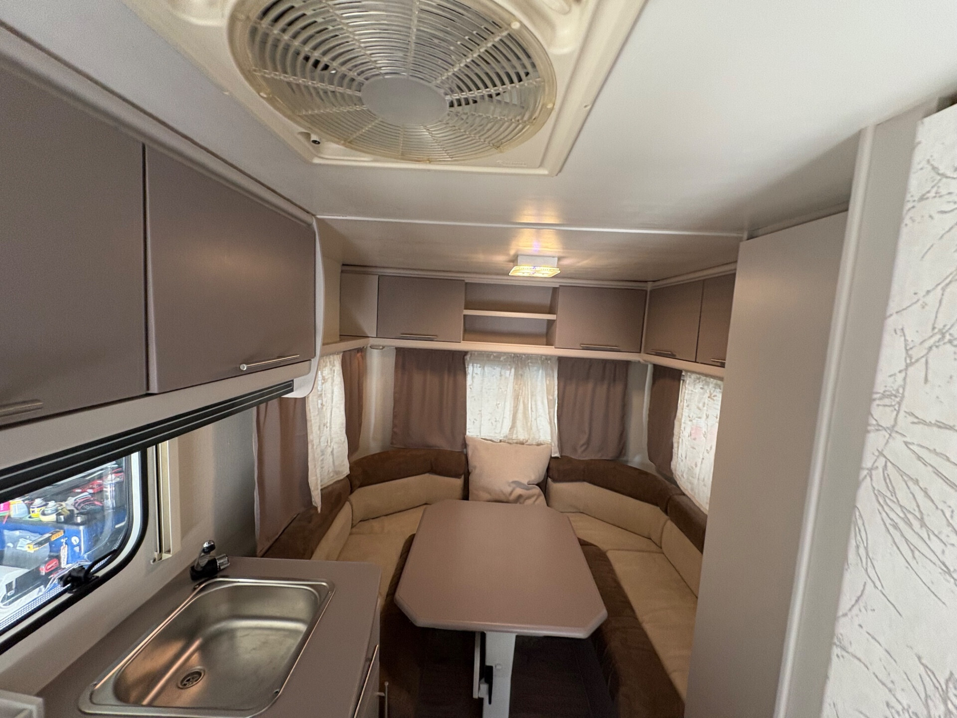 Caravelair Caravan Brasilia 426-posti 4-mover