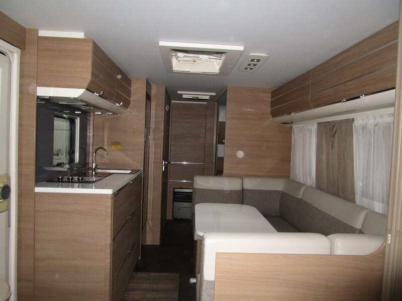 Adria Adora 573PT molto spaziosa, 7 posti e mover