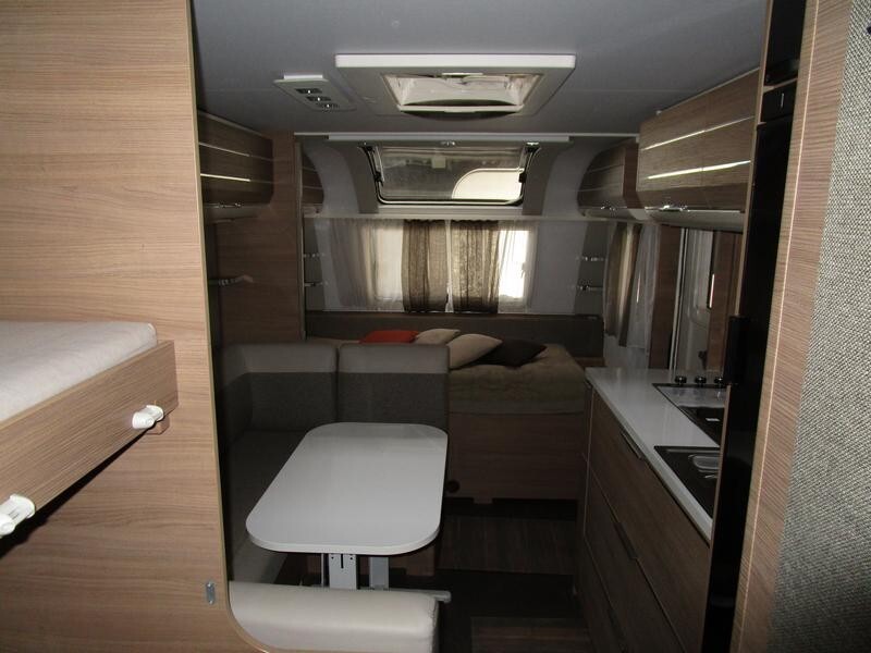 Adria Adora 573PT molto spaziosa, 7 posti e mover