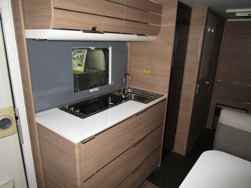 Adria Adora 573PT molto spaziosa, 7 posti e mover