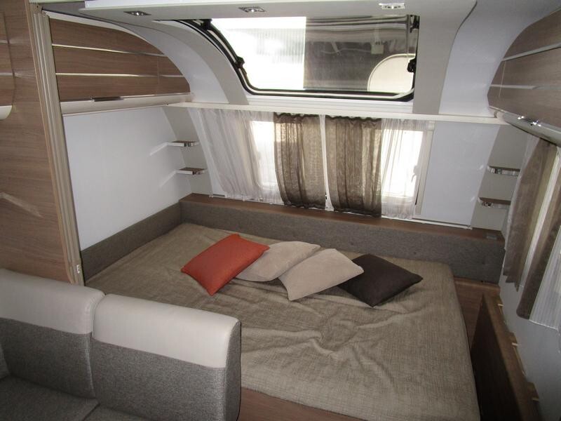 Adria Adora 573PT molto spaziosa, 7 posti e mover