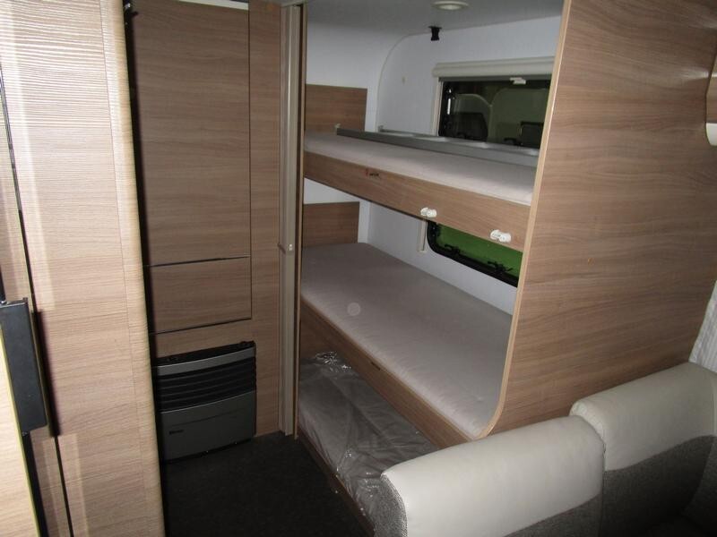 Adria Adora 573PT molto spaziosa, 7 posti e mover