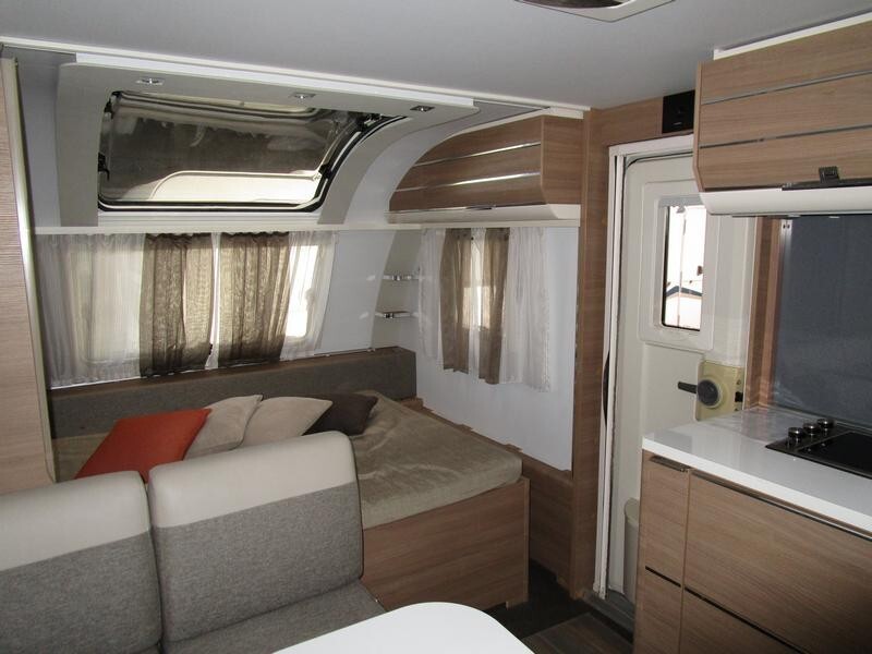 Adria Adora 573PT molto spaziosa, 7 posti e mover
