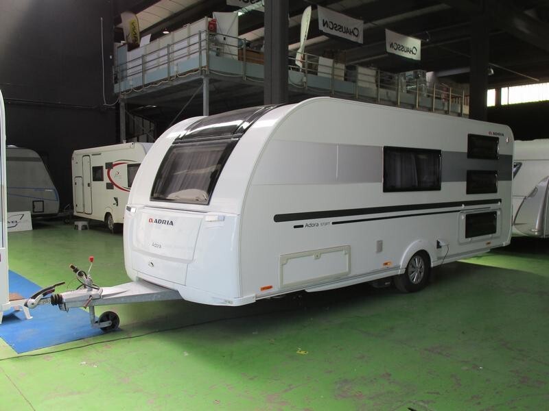 Adria Adora 573PT molto spaziosa, 7 posti e mover
