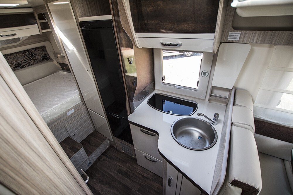 Camper Semintegrale 4 posti Elnagh T-Loft 450