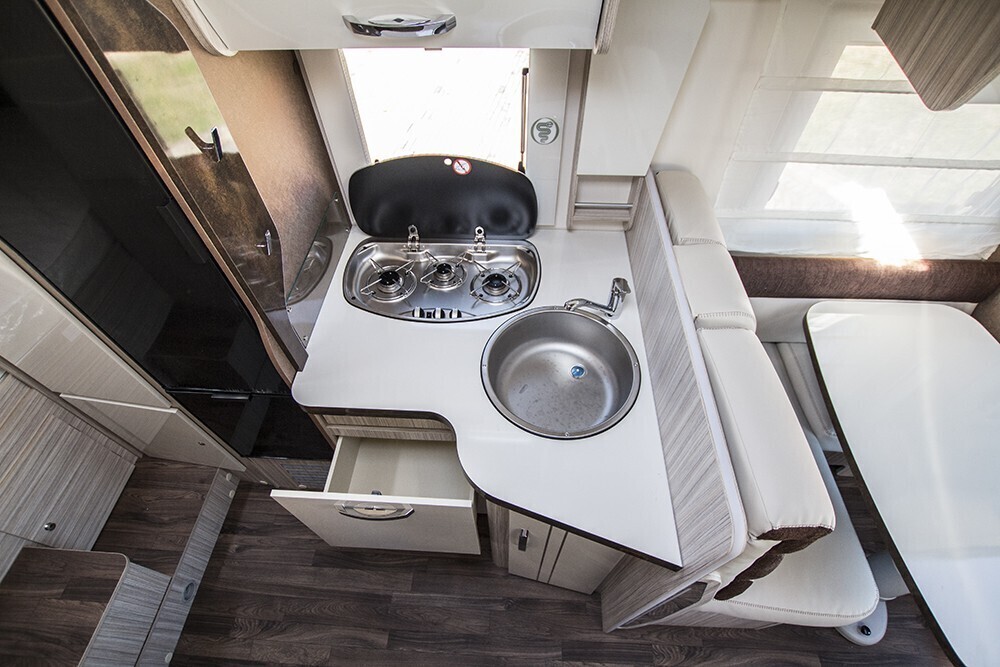 Camper Semintegrale 4 posti Elnagh T-Loft 450