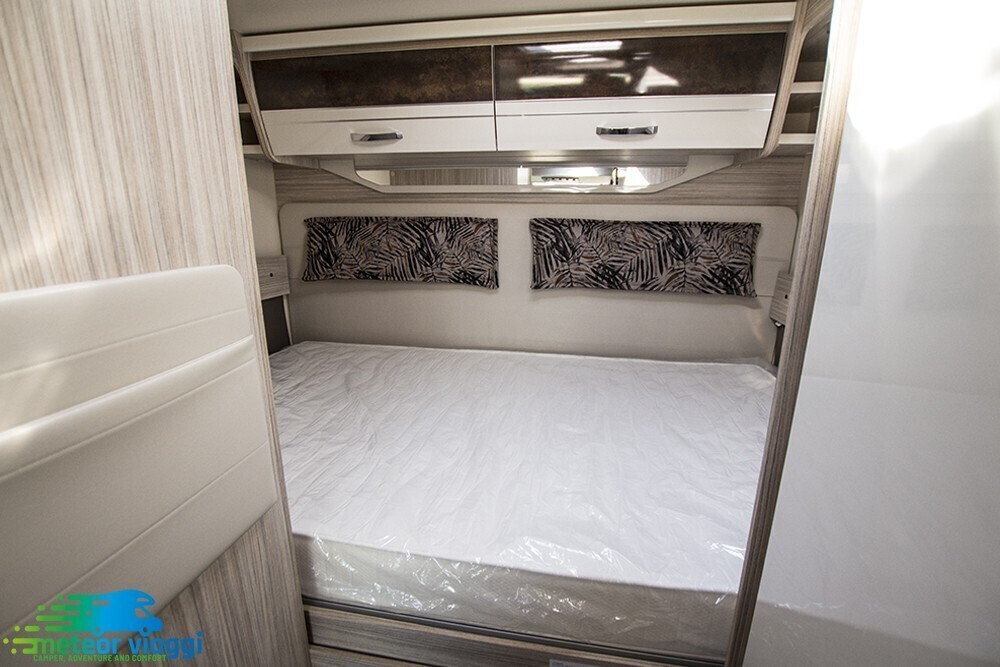 Camper Semintegrale 4 posti Elnagh T-Loft 450