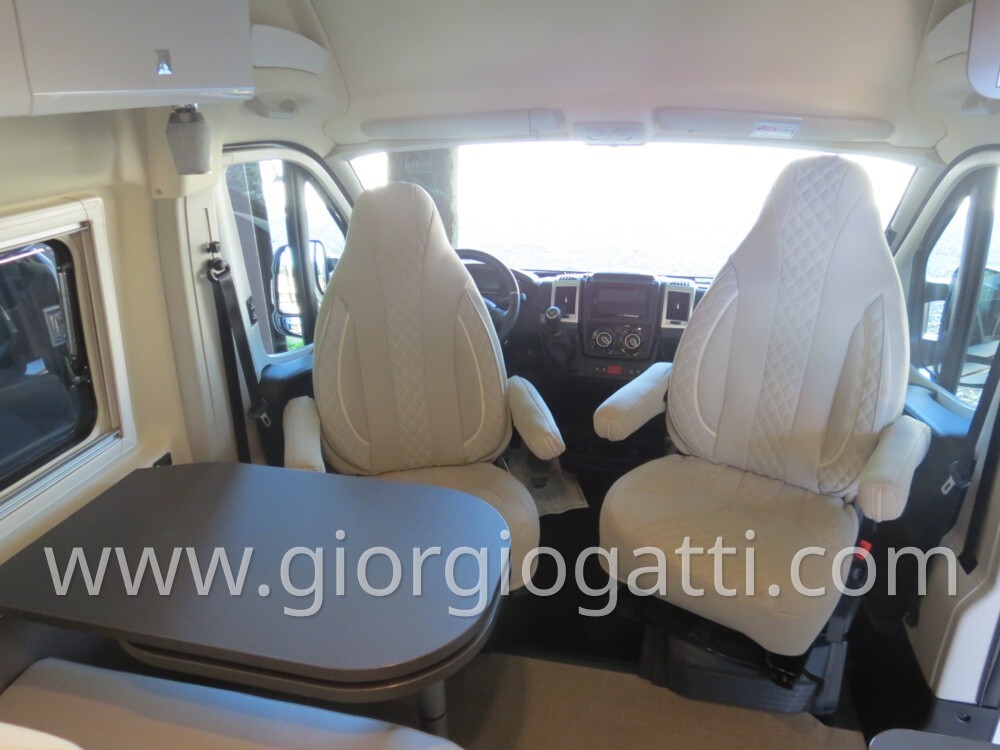 CAMPER PURO BURSTNER ELISEO C 600 CON TETTO A SOFF