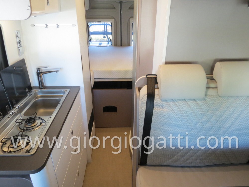 CAMPER PURO BURSTNER ELISEO C 600 CON TETTO A SOFF