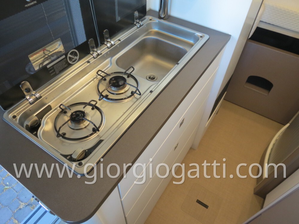 CAMPER PURO BURSTNER ELISEO C 600 CON TETTO A SOFF