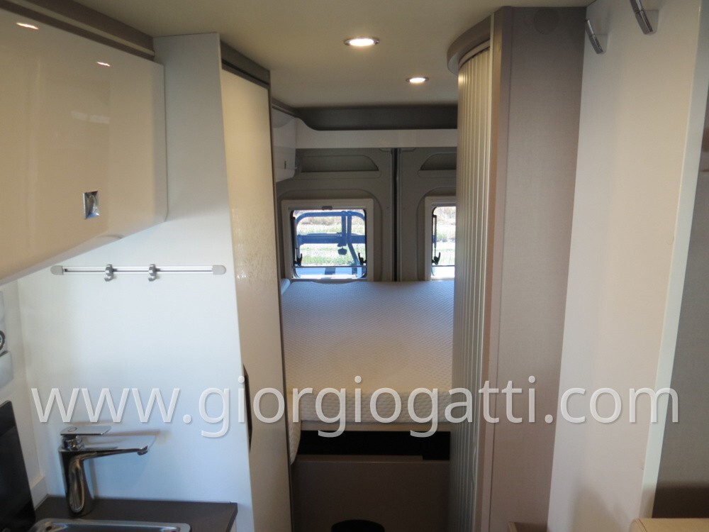 CAMPER PURO BURSTNER ELISEO C 600 CON TETTO A SOFF