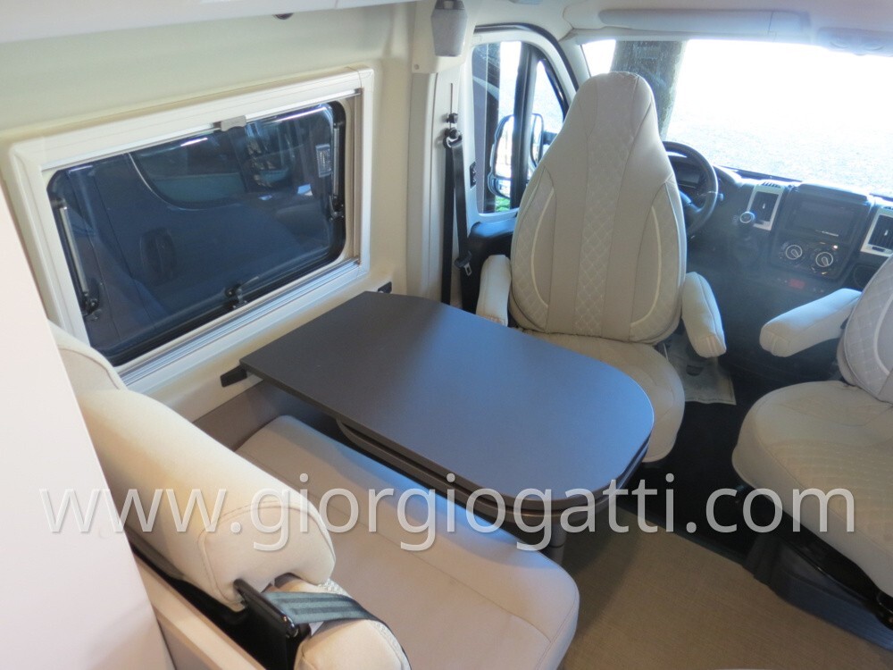 CAMPER PURO BURSTNER ELISEO C 600 CON TETTO A SOFF