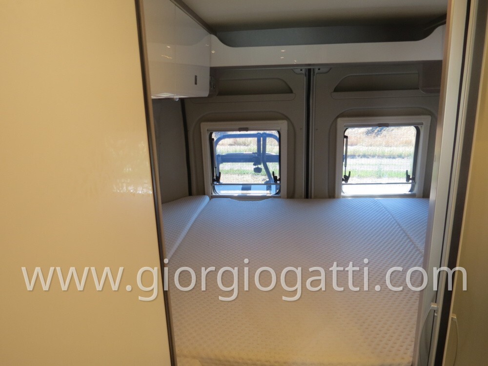 CAMPER PURO BURSTNER ELISEO C 600 CON TETTO A SOFF