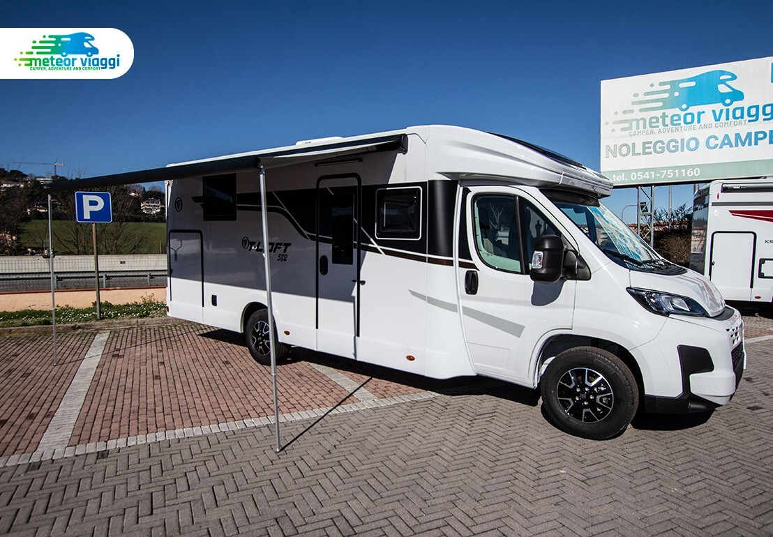 Camper Semintegrale 4 posti Elnagh T-Loft 582 - Le