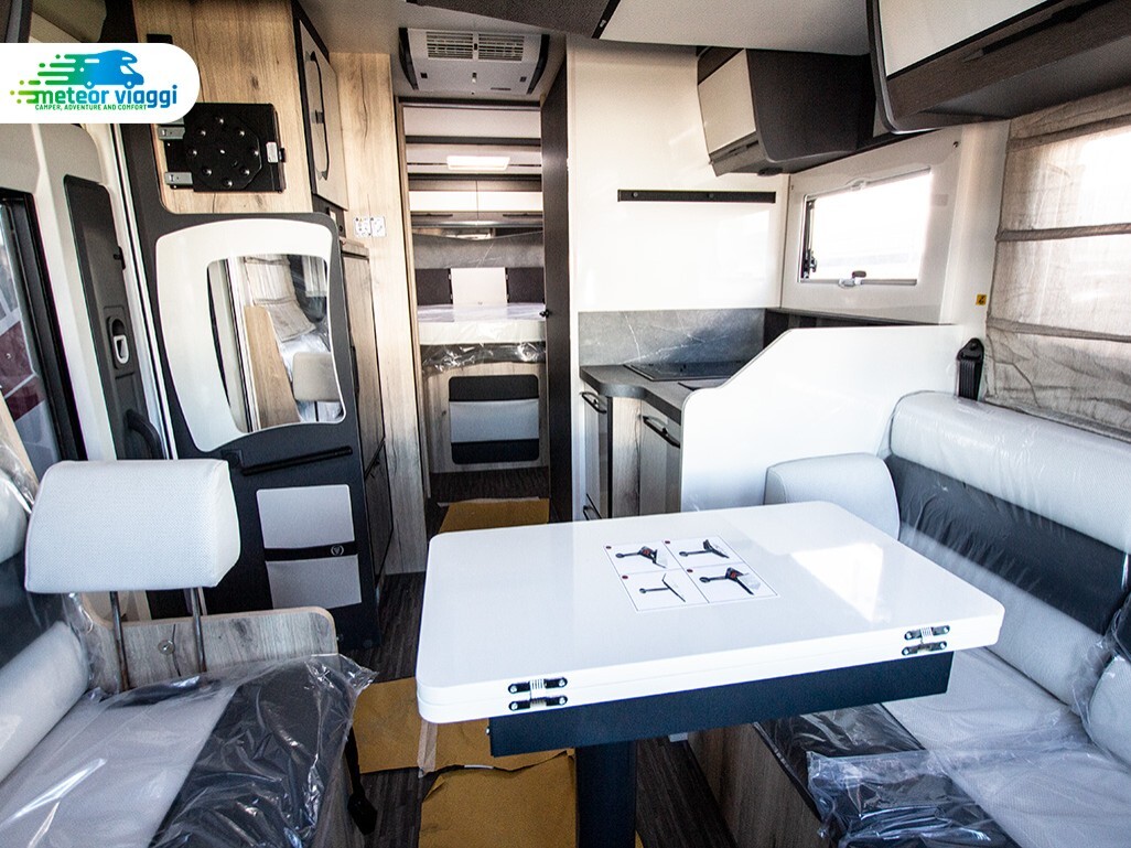 Camper Semintegrale 4 posti Elnagh T-Loft 582 - Le