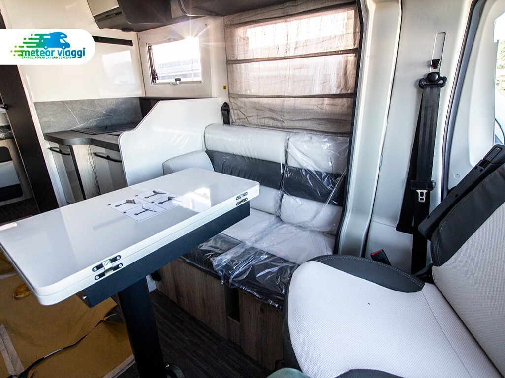 Camper Semintegrale 4 posti Elnagh T-Loft 582 - Le