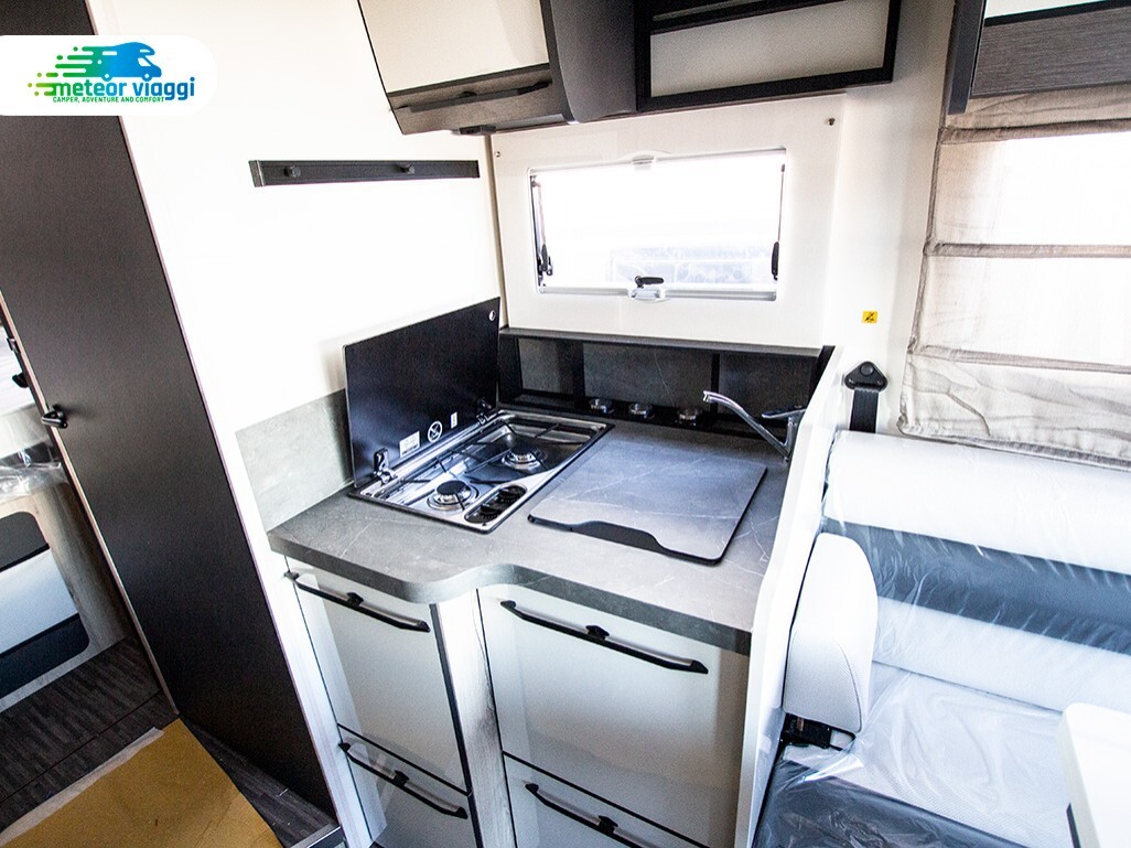 Camper Semintegrale 4 posti Elnagh T-Loft 582 - Le