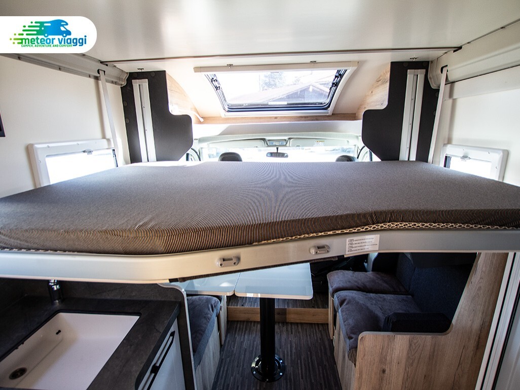 Camper Semintegrale 4 posti Elnagh T-Loft 582 - Le