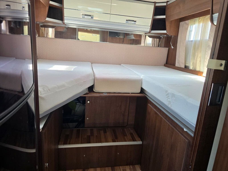 Laika ECOVIP 609 MOTORHOME LETTI GEMELLI E GARAGE 