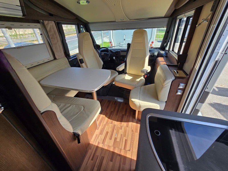 Laika ECOVIP 609 MOTORHOME LETTI GEMELLI E GARAGE 