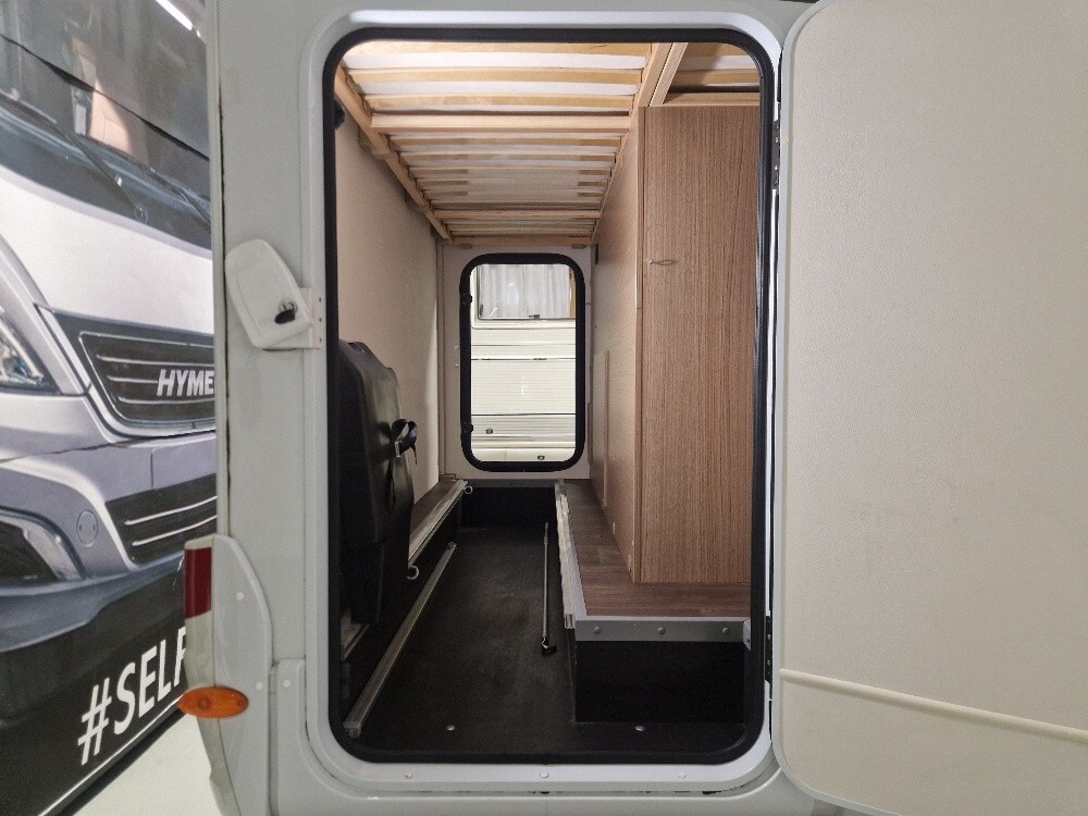 CAMPER VAN CARADO V132