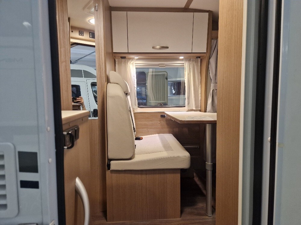 CAMPER VAN CARADO V132