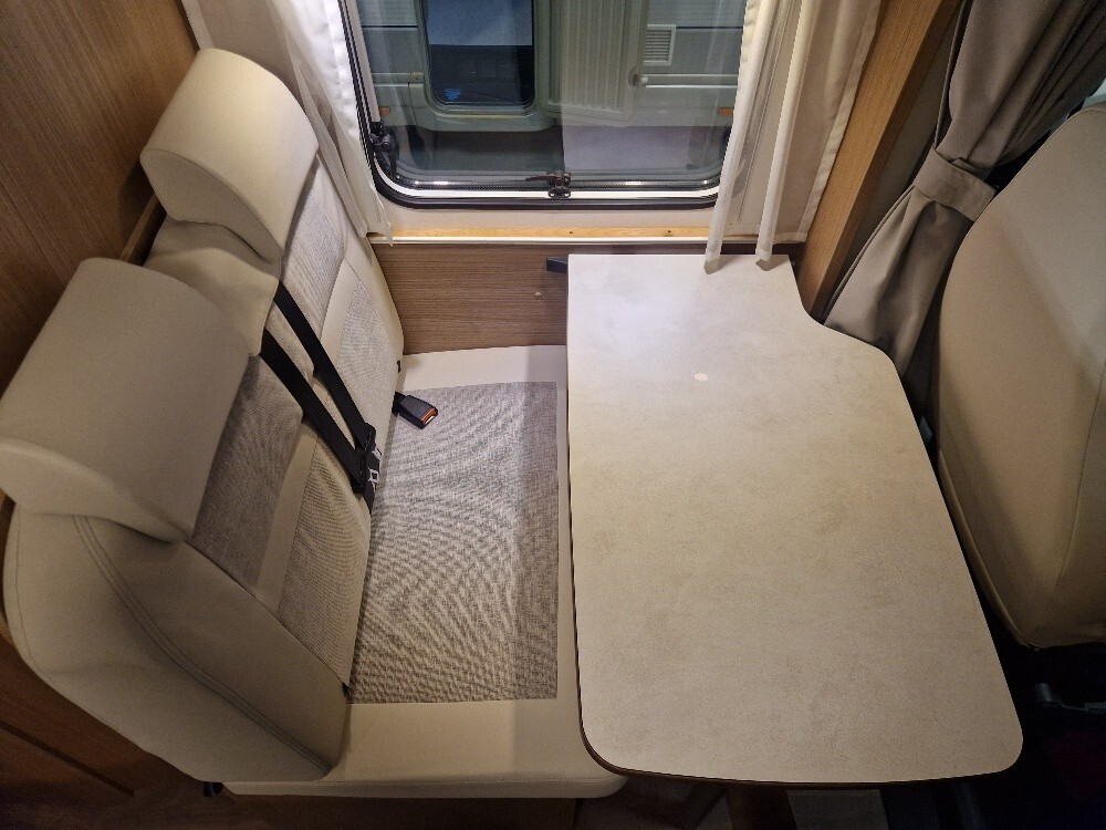 CAMPER VAN CARADO V132