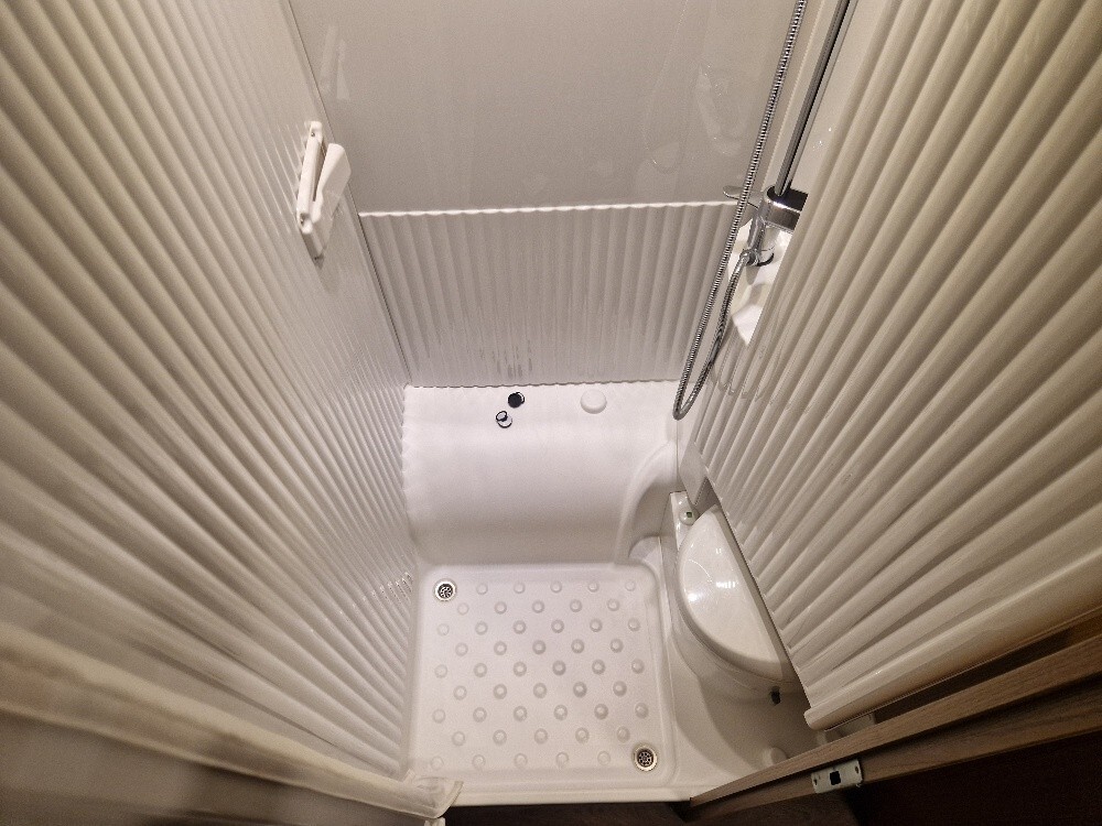 CAMPER VAN CARADO V132