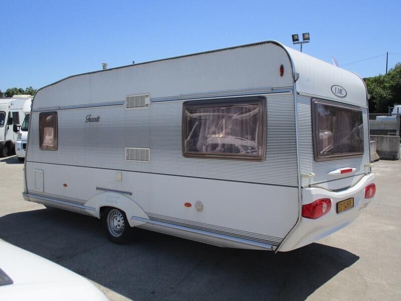 Caravan LMC 4 posti spaziosa e con veranda ampia
