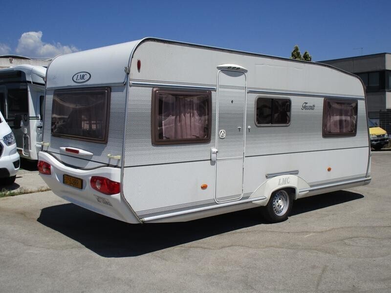 Caravan LMC 4 posti spaziosa e con veranda ampia