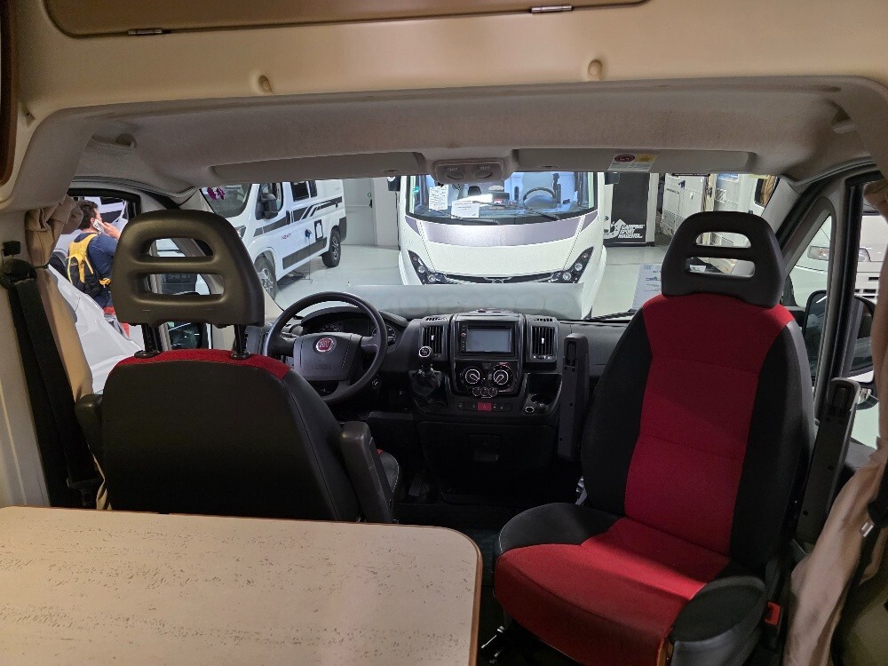 CAMPER VAN CHAUSSON TWIST 02S