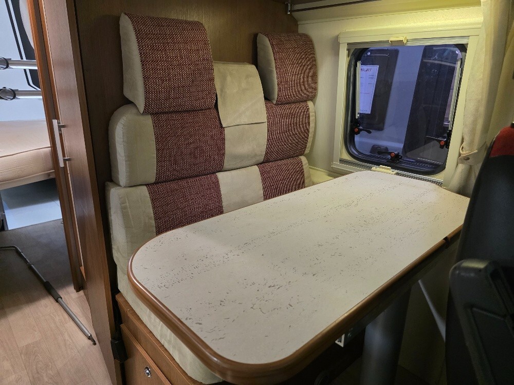 CAMPER VAN CHAUSSON TWIST 02S