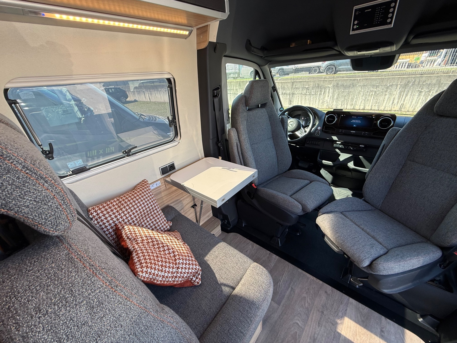 HYMER GRAND CANYON S CROSSOVER 5.93 MERCEDES AUTOM