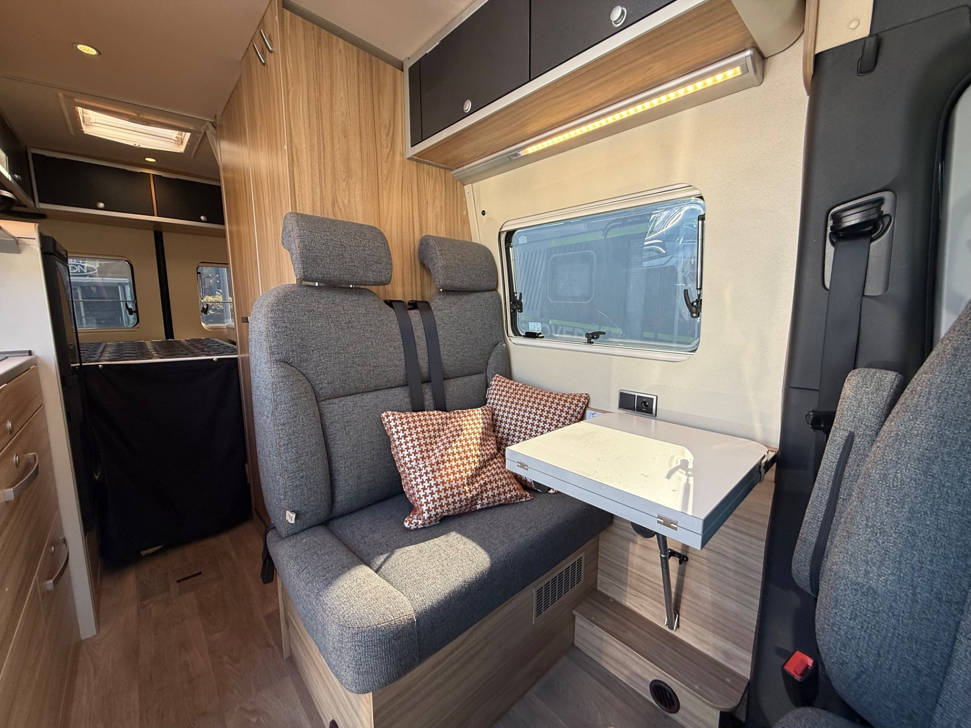 HYMER GRAND CANYON S CROSSOVER 5.93 MERCEDES AUTOM
