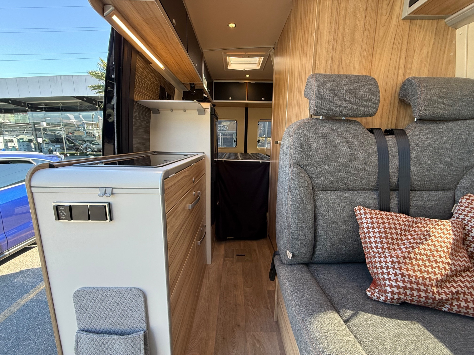 HYMER GRAND CANYON S CROSSOVER 5.93 MERCEDES AUTOM